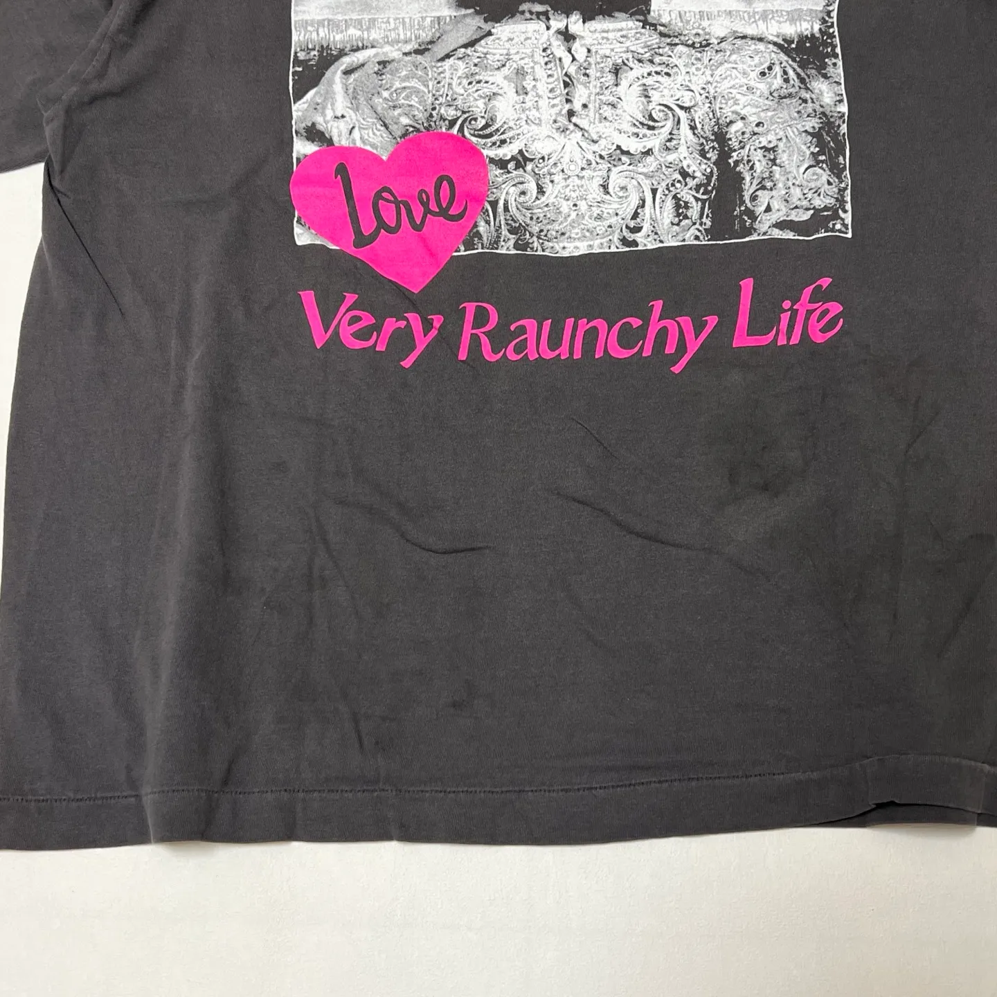 SAINT Mxxxxxx SS TEE/LOVE/BLK LOVE Pink Love Skull Distressed TEE Washed Black S-XL Cylindrical Fabric Ready-made Assute Dyeing Ma Liu Fading Washing Technology Top Printing Technology Handmade Graffiti Splashing Ink Correct Main Mark/Wash Mark/Anti-Counterfeiting Label Top Purchasing Level